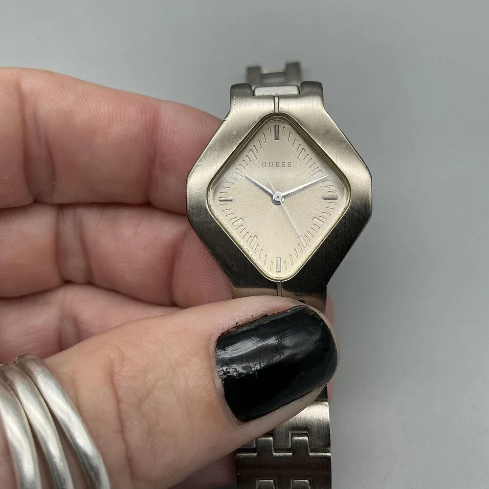 Guess Womens Watch 27mm Champagne Dial Silver Tone Stainless New Battery 7